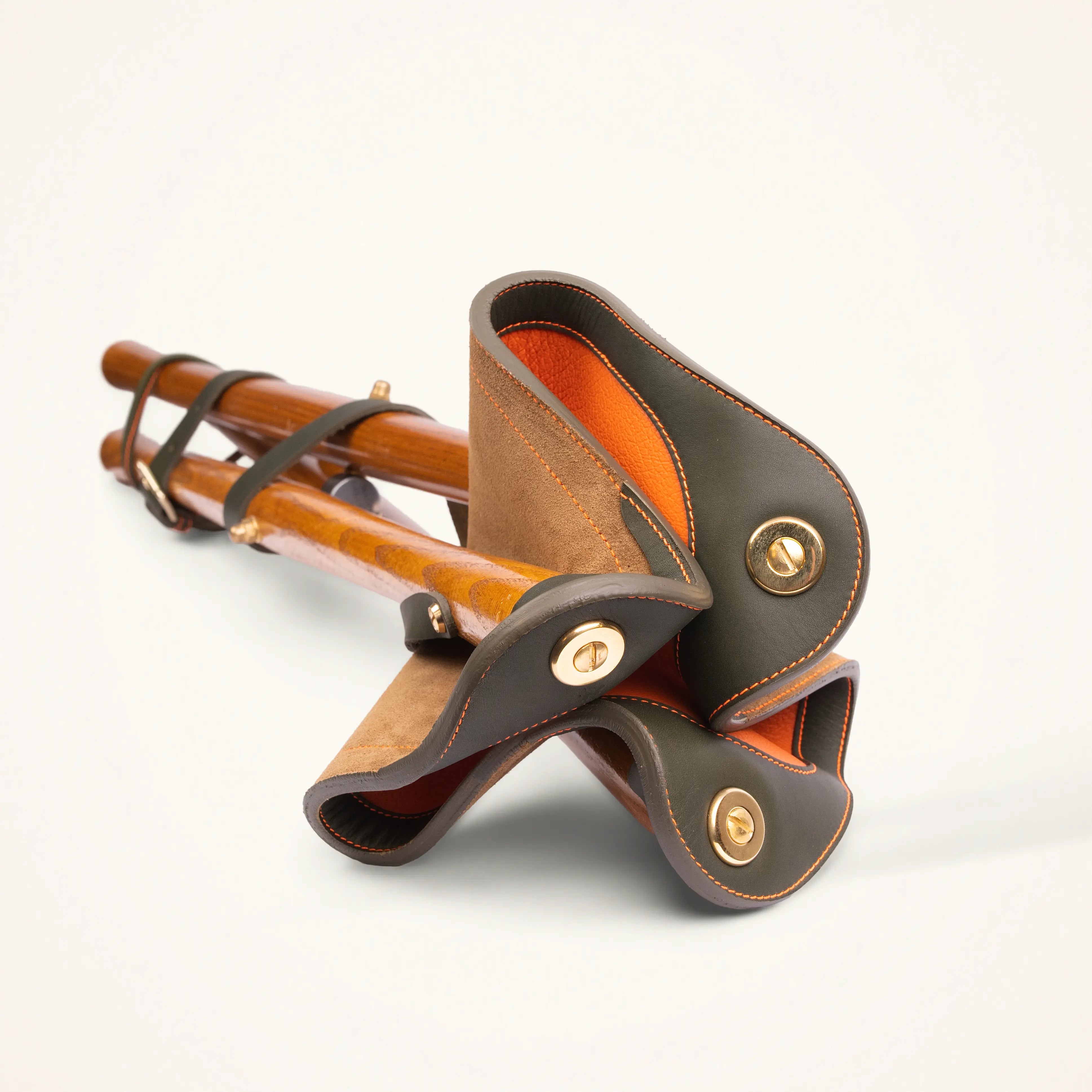 Trépied en cuir