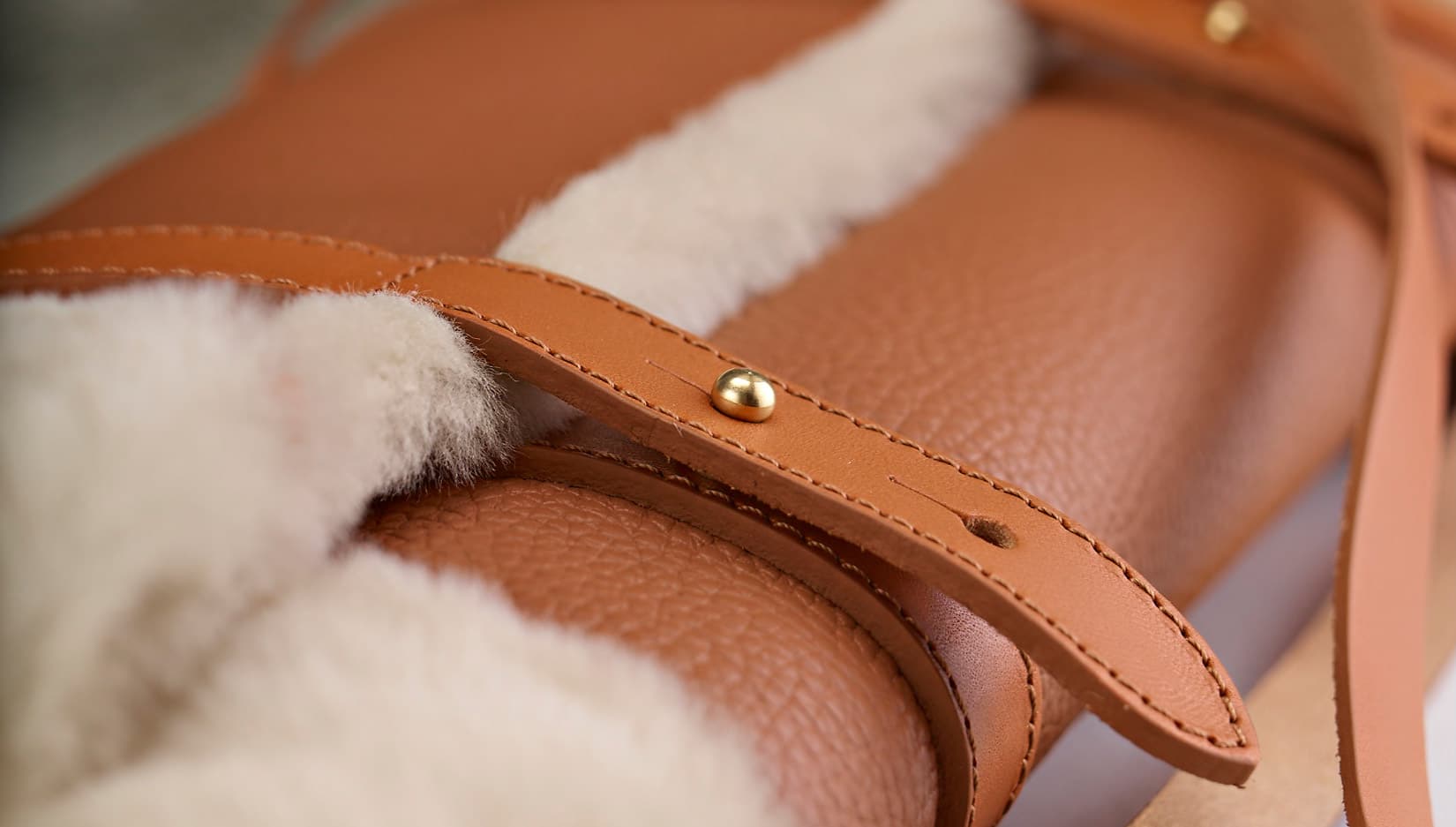 Manchon en cuir et mouton lainé